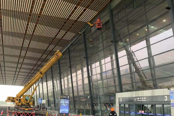 南山玻璃幕墙维护和保养